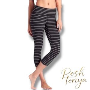 Athleta Chaturanga Striped Capri Leggings Black Gray Size S Gymcore Athleisure